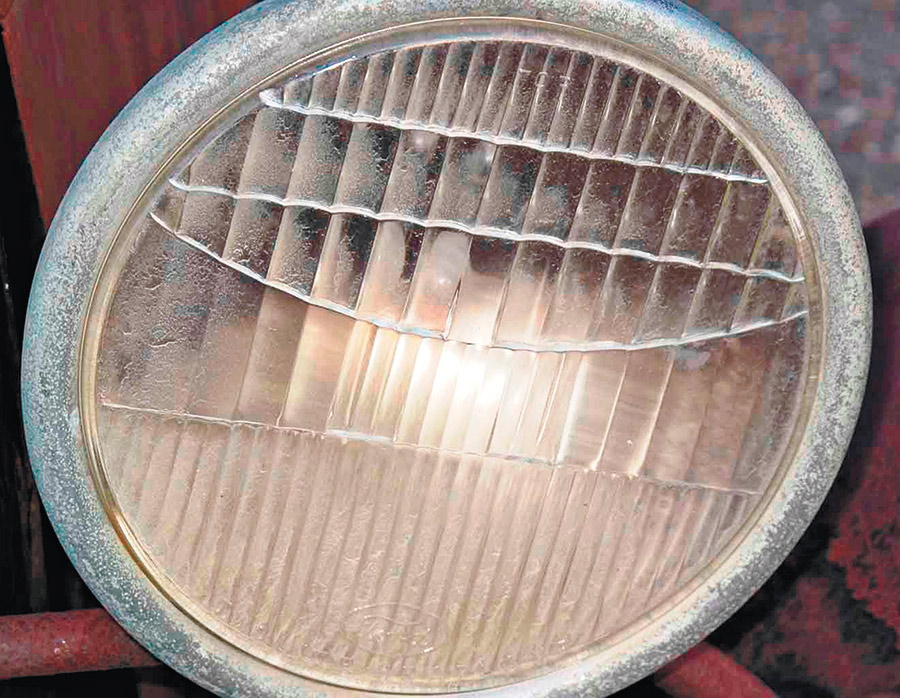 fluted lens sitting aboard a ford