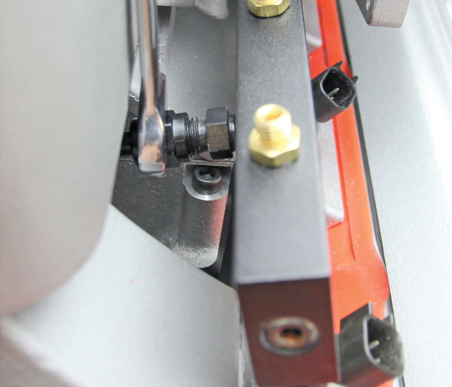 16: Once you are certain the injectors are positioned properly and are not binding in the fuel rails, and the fuel rail mounting bolt is secure but not torqued, tighten the fuel hose connection (as shown) on all four segments