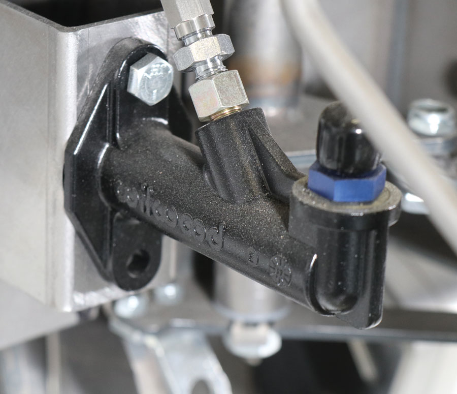 Wilwood’s GS Compact Remote Master Cylinders are rebuildable and feature a high-pressure die-cast aluminum body with a protective e-coat finish