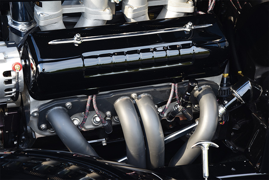 1932 Ford B-400 engine pipes closeup