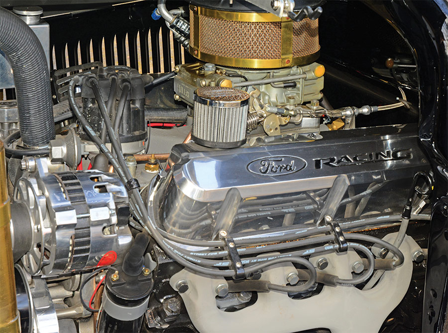 1926 Ford Tudor Seda engine closeup