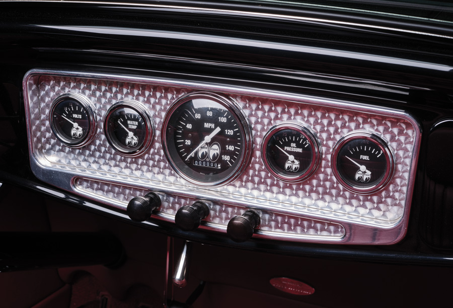 Speedometer in a 1932 Ford Highboy Roadster