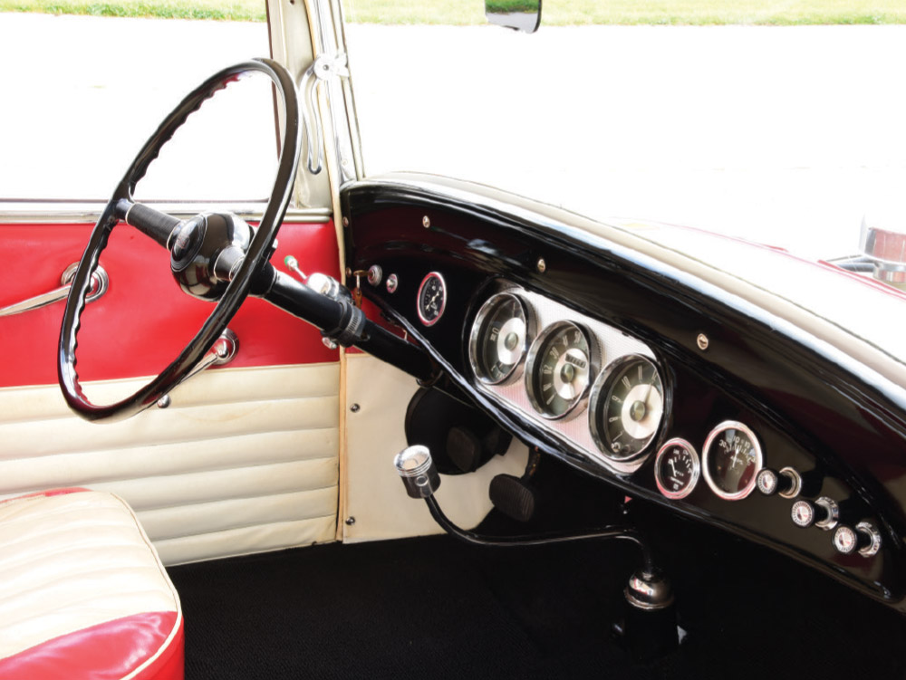 Rob and Marilyn Morrison’s Traditional 1932 Ford Coupe Dashboard
