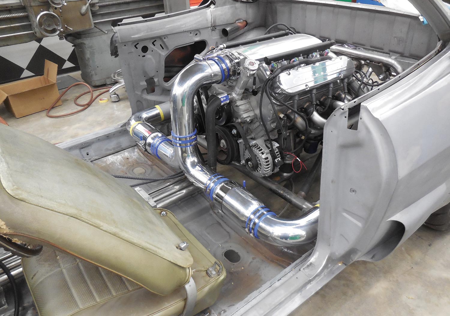 fresh air system is delivered by a pair of 4-inch tubes joined together in a “Y” that connects to Holley Sniper throttle body