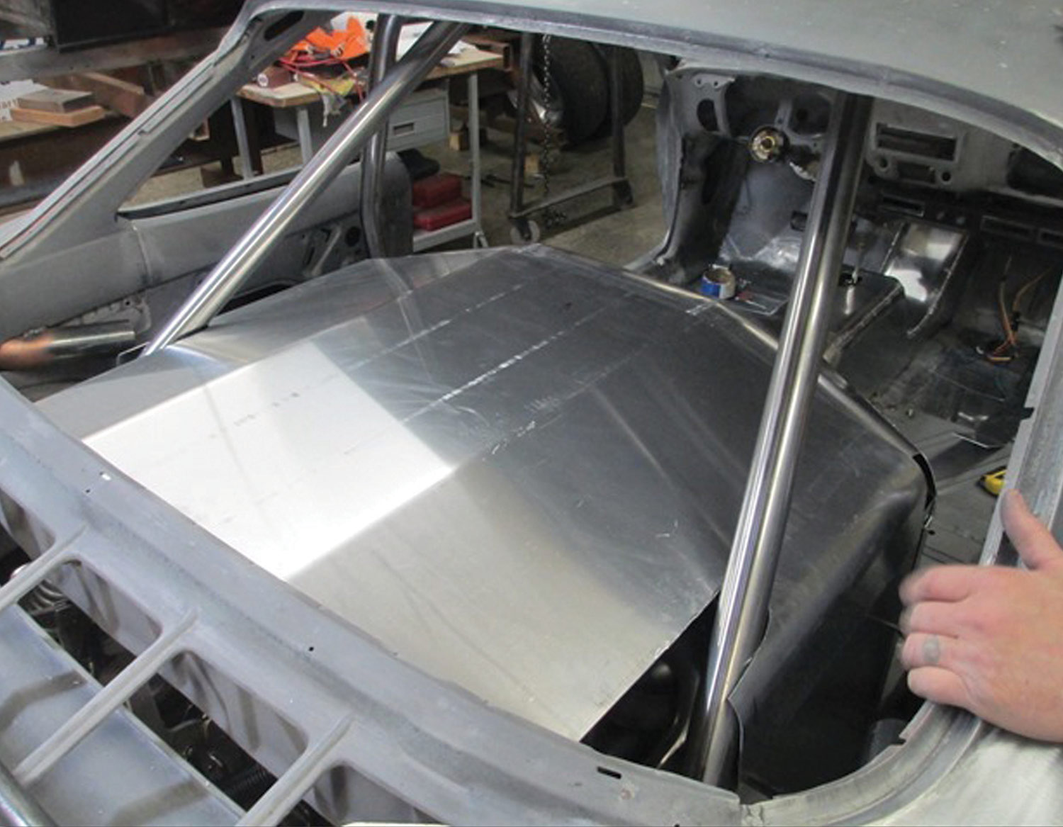 the rear braces for the rollbar can be seen