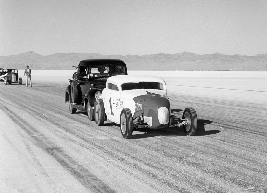 Buddy Fox and Tom Cobbs borrowed Alex’s newly acquired 1934 coupe and ran it as a So-Cal team car, setting a record at 172.249 mph