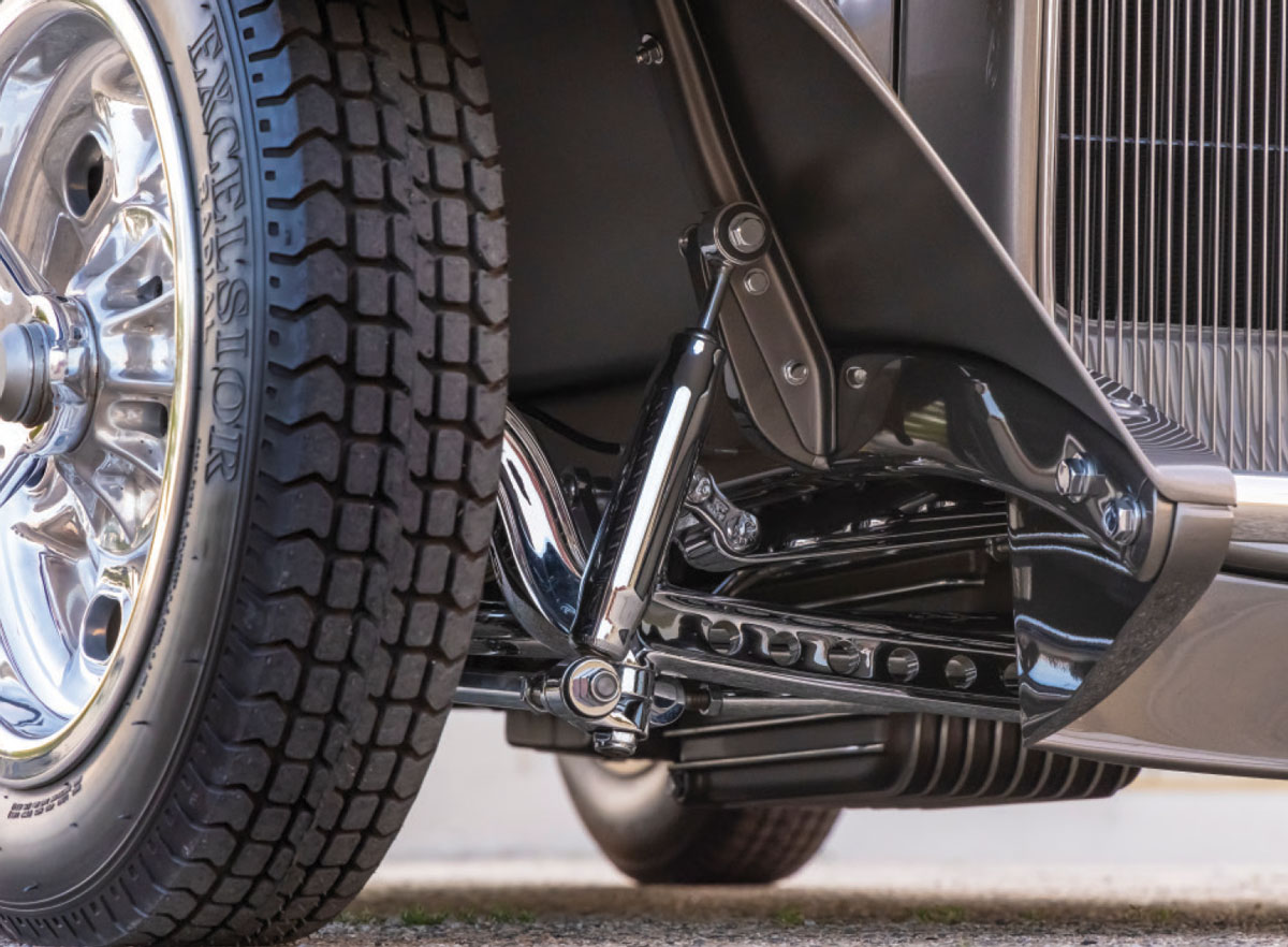 ’32 Ford Roadster's rims and tires