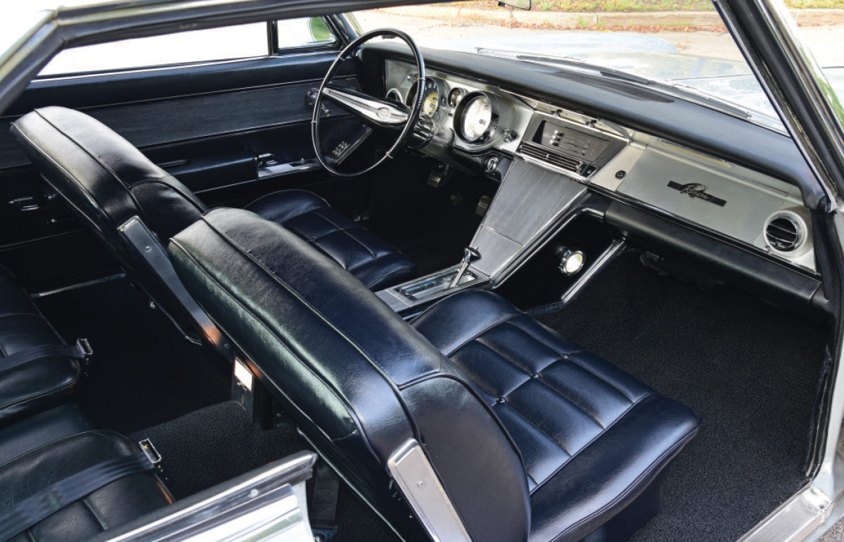 ’64 Buick Riviera's interior seats