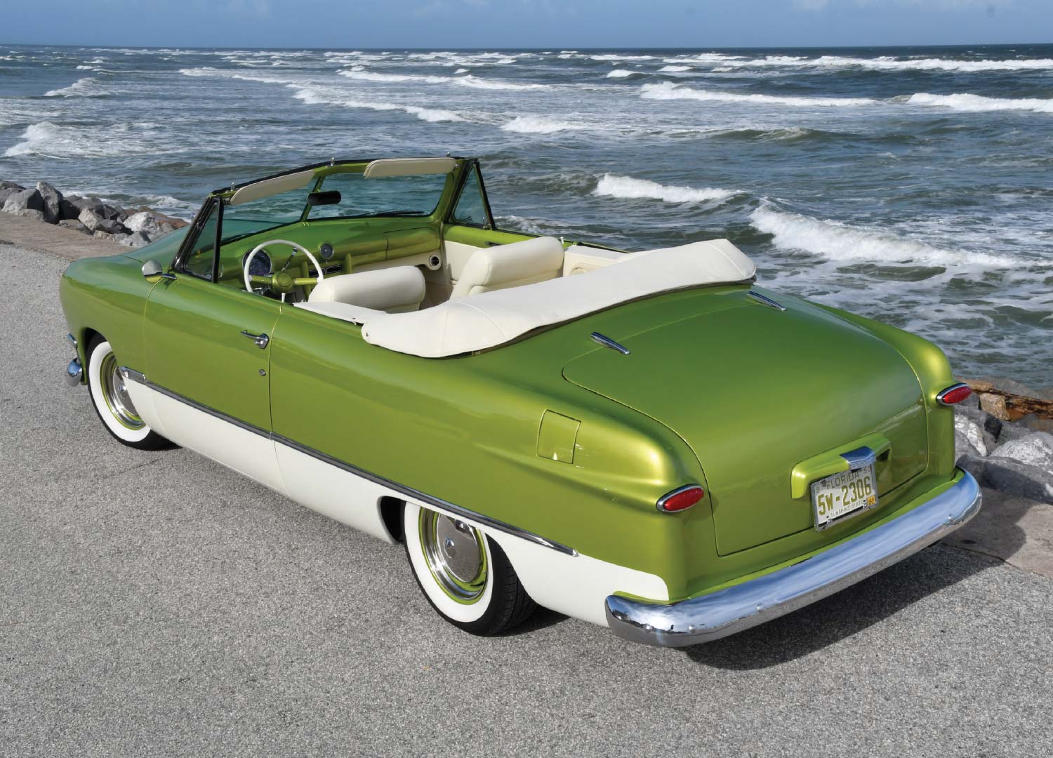 Side view of ’50 Ford convertible