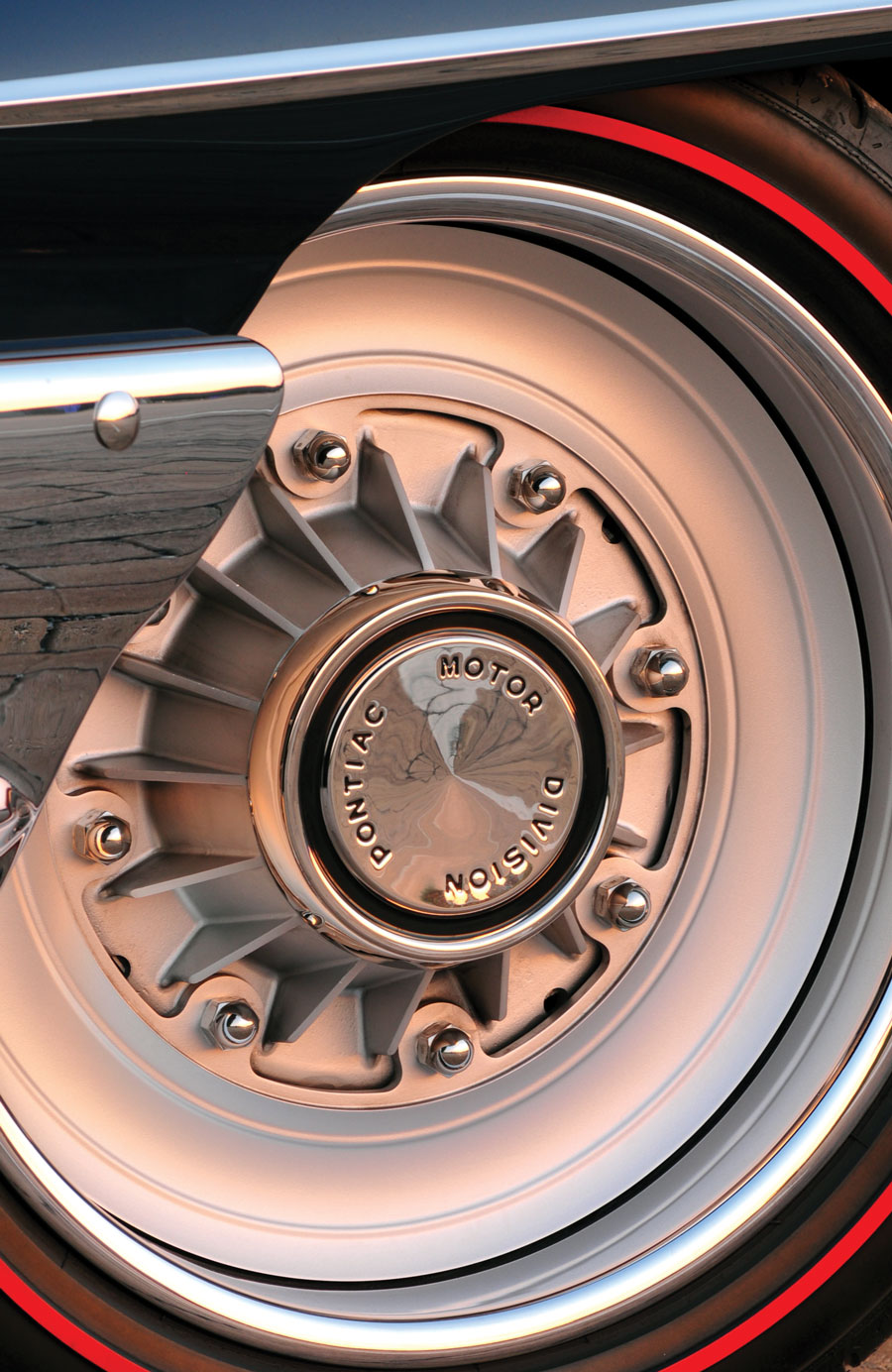 ’61 Pontiac Catalina Convertible wheel closeup