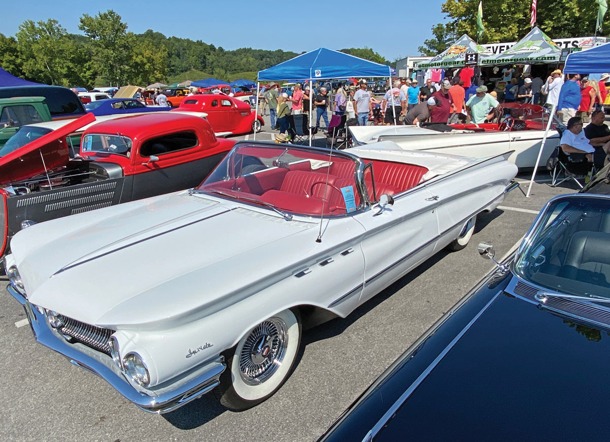 Big cars are cool and Bill Hill’s ’60 Buick Invicta convertible is a prime example of “low, wide, and handsome.”