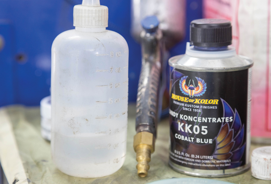 … then add 2-4 ounces of Kandy Koncentrates per sprayable quart. Here Fields used KK05 Cobalt Blue Kandy Koncentrates.