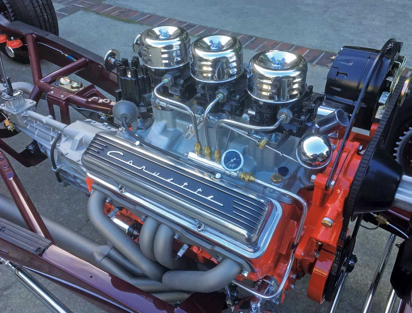 the engine displaying a 283 bored over 0.030 with camel-hump heads, a Thumpr from Comp Cams, an Offenhauser intake hold and a Zips water pump riser