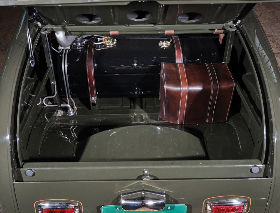 Roadster trunk