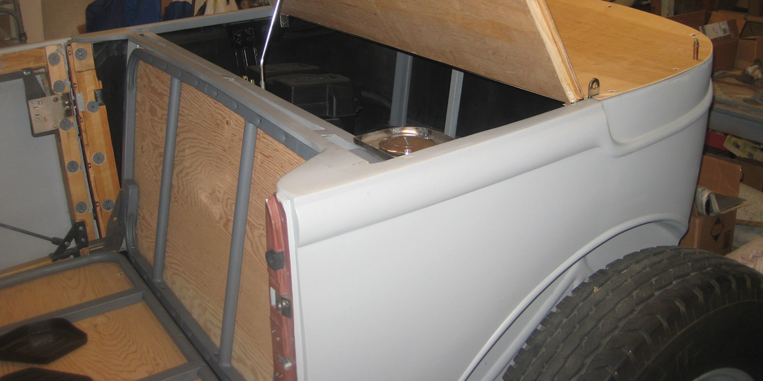 a look at the seat bracing from the front and the folding hard tonneau cover