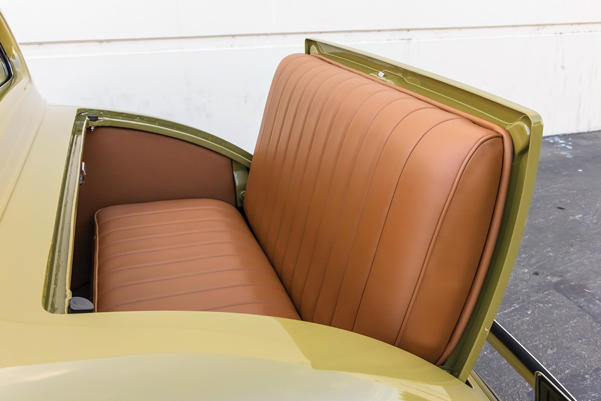 1933 Chevy's rear seating