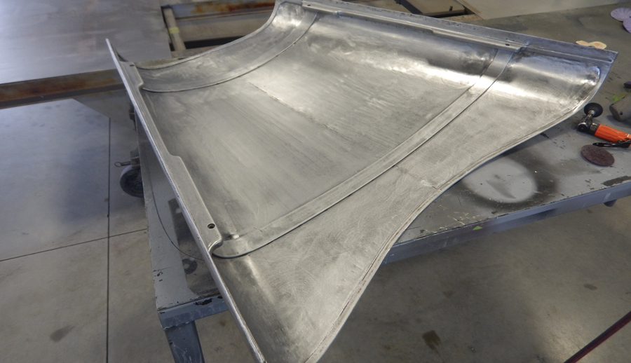 The hood top has lots of reinforcing. A reinforcing strip is welded to the front and rear edge and two stiffening strips are fitted from side to side and plug welded.