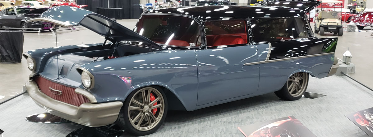 Jeff Betz rolled into the Autorama in his two-tone ’57 Chevy 150 wagon. The Handyman is on a Paul Newman chassis with ’96 Vette suspension, Corvette Z06 disc brakes are on each corner