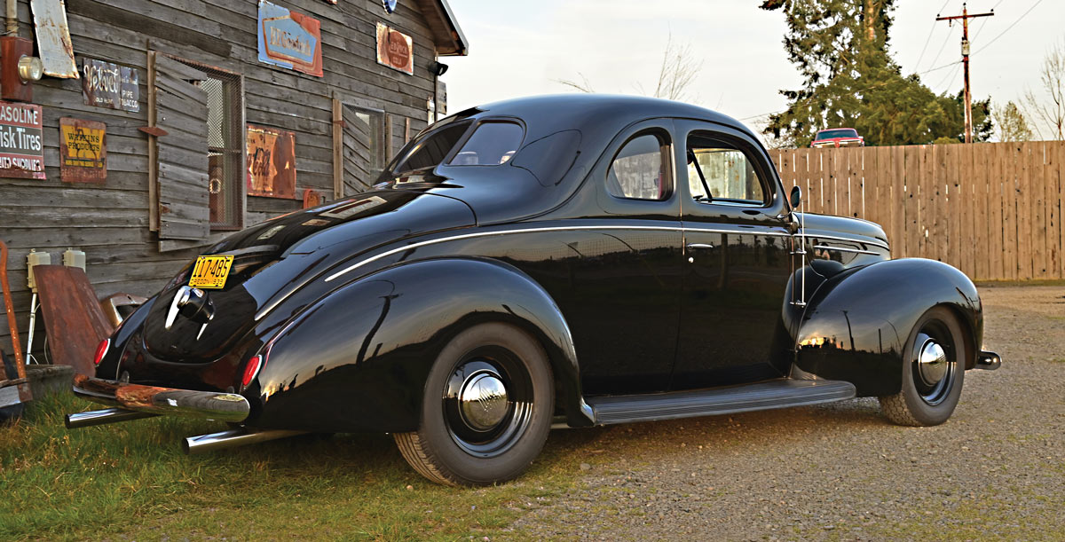 black '39 Ford DeLuxe Coupe