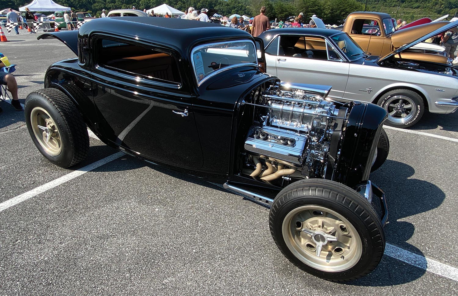 1932 Ford Highboy Roadster in black
