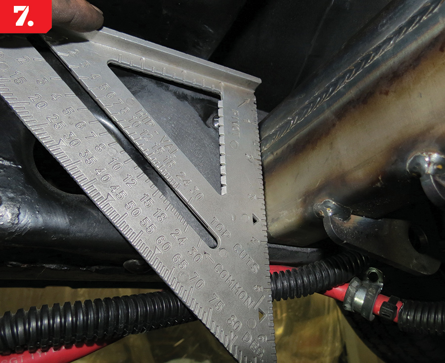 A picture of a square measuring the rear suspension 