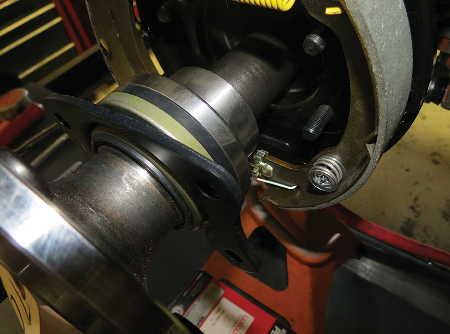 A picture of a retainer bracket