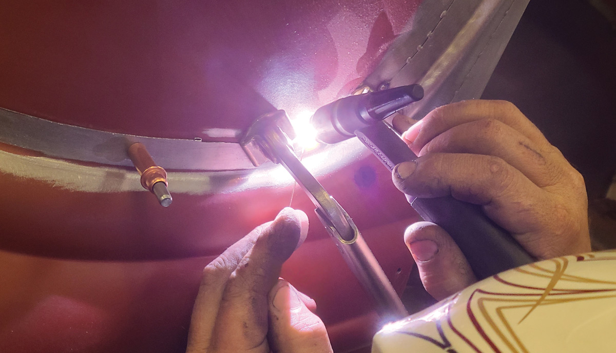 Cutting along that line leaves a very tight and consistent gap between the panels