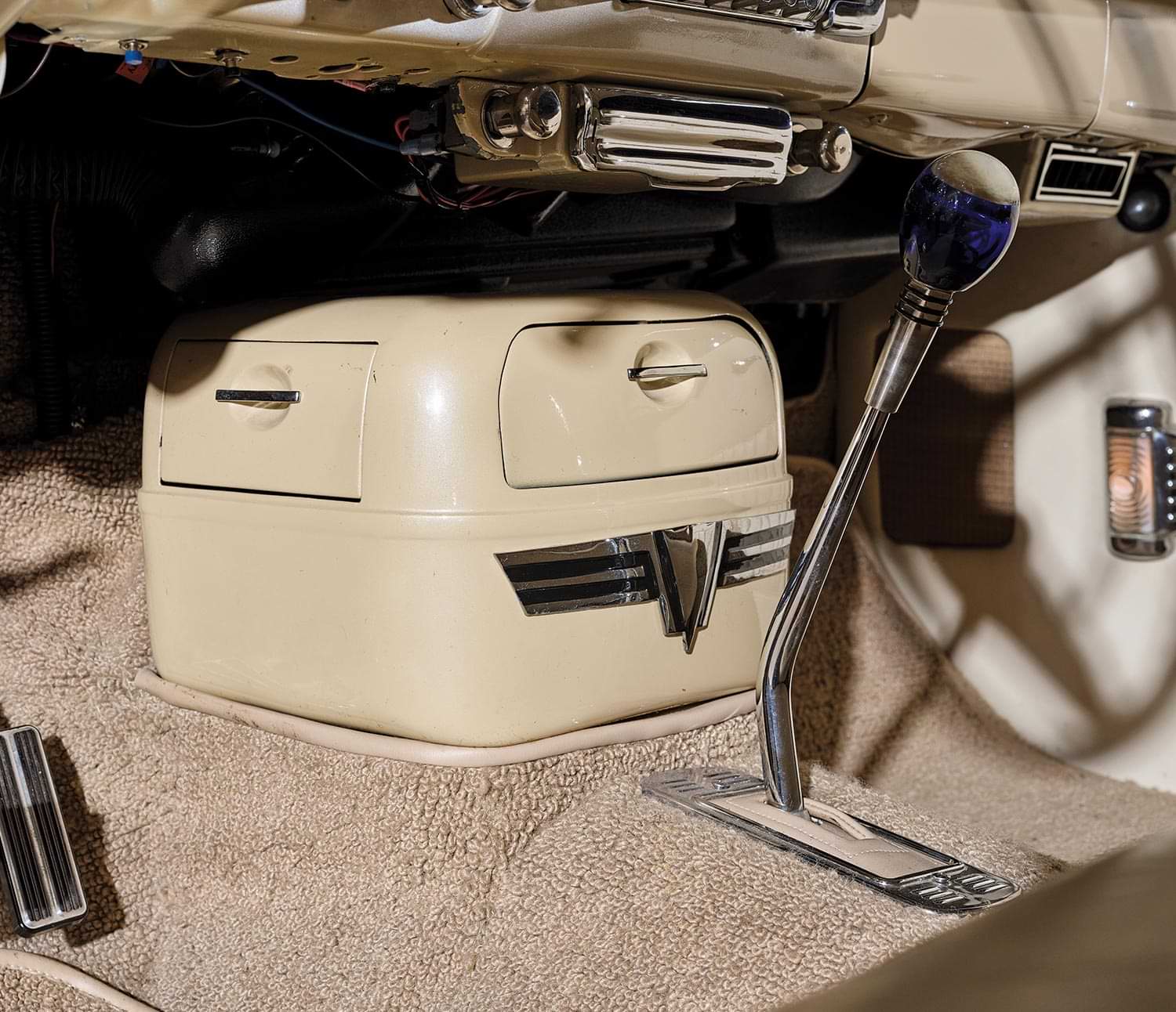 the footwell divider and gear stick under the dashboard in the '50 Merc