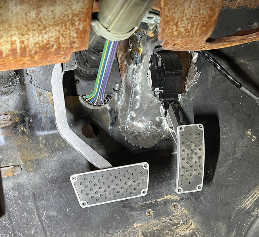 throttle petals installed in the car