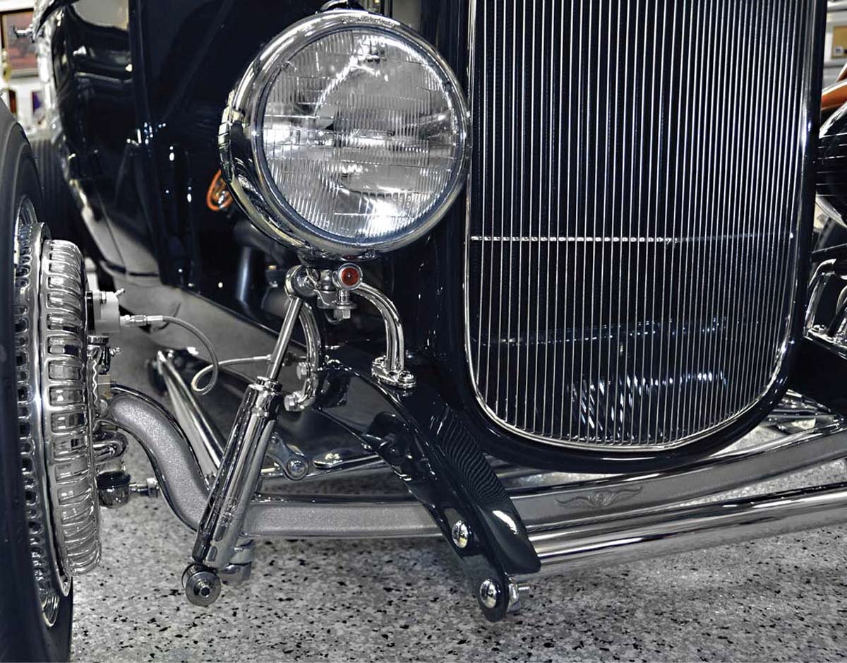 headlight of ’32 Ford