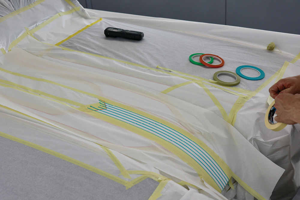 Laying down thin stripe design masking