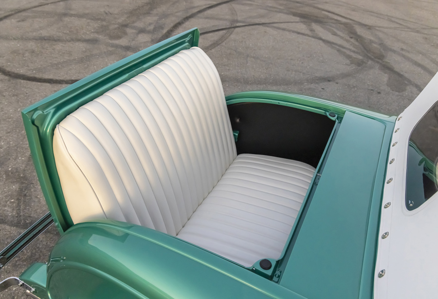 ’32 Ford Roadster trunk seat