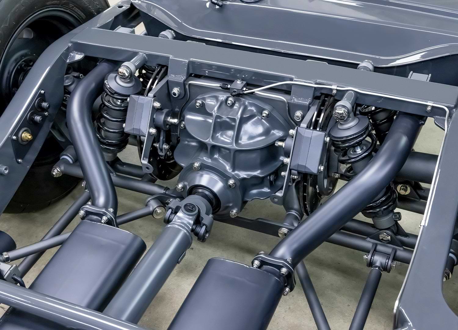 close up of the rear suspension component on the ’32 Ford roadster's chassis