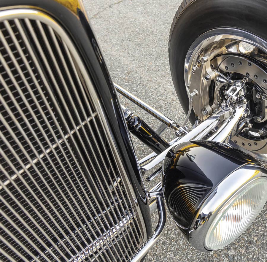 close up of grill and a headlight on a '32 Ford highboy roadster