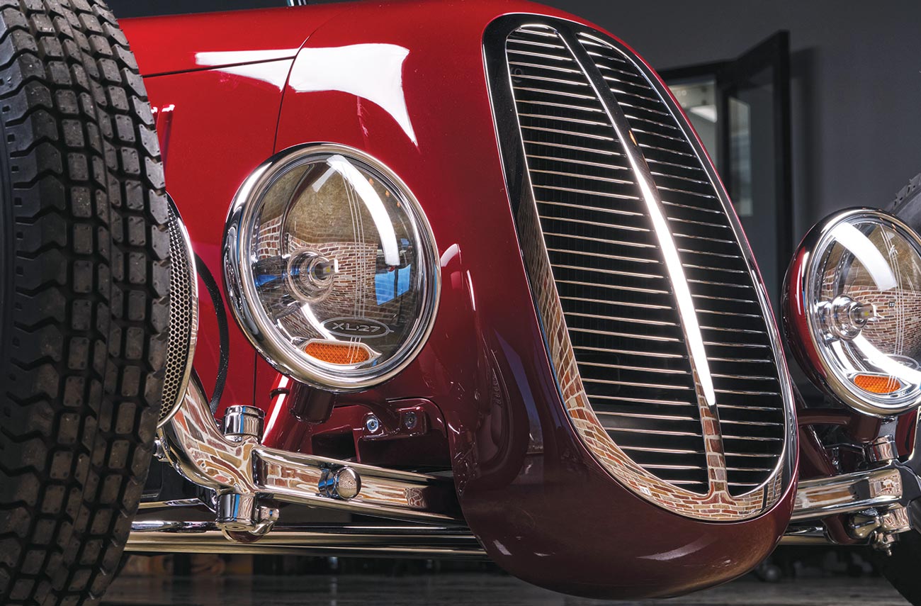 close up of the headlights and grille on the '27 Ford Highboy Roadster