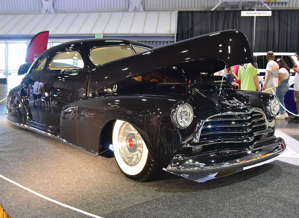 Super dark purple custom '48 Chevy Fleetline