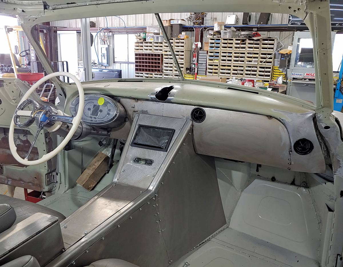 If it is possible to be modern and traditional at the same time this dash does it. The Dakota Digital oval dash cluster provides all the vital signs; a grab bar is there to hang onto and a gorgeous steering wheel ties it all together.