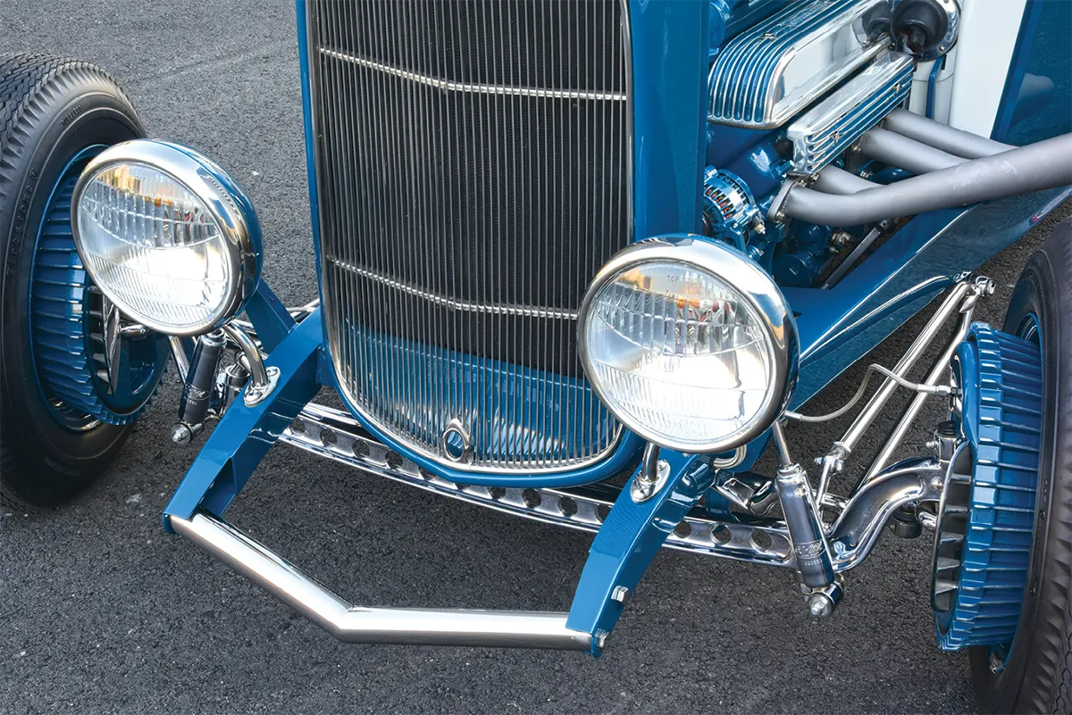 front view of ’32 Ford roadster