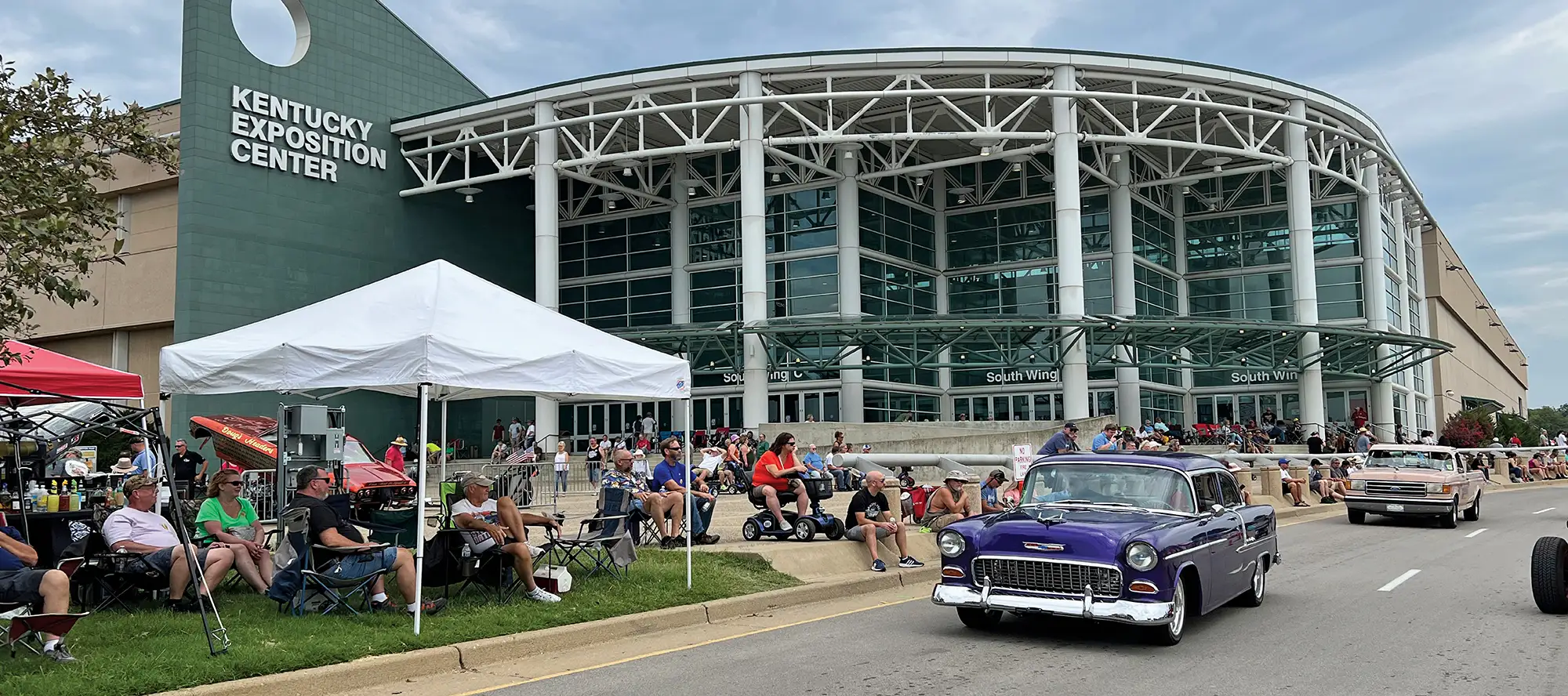 Cars and crowds in front of Kentucky Expo Center