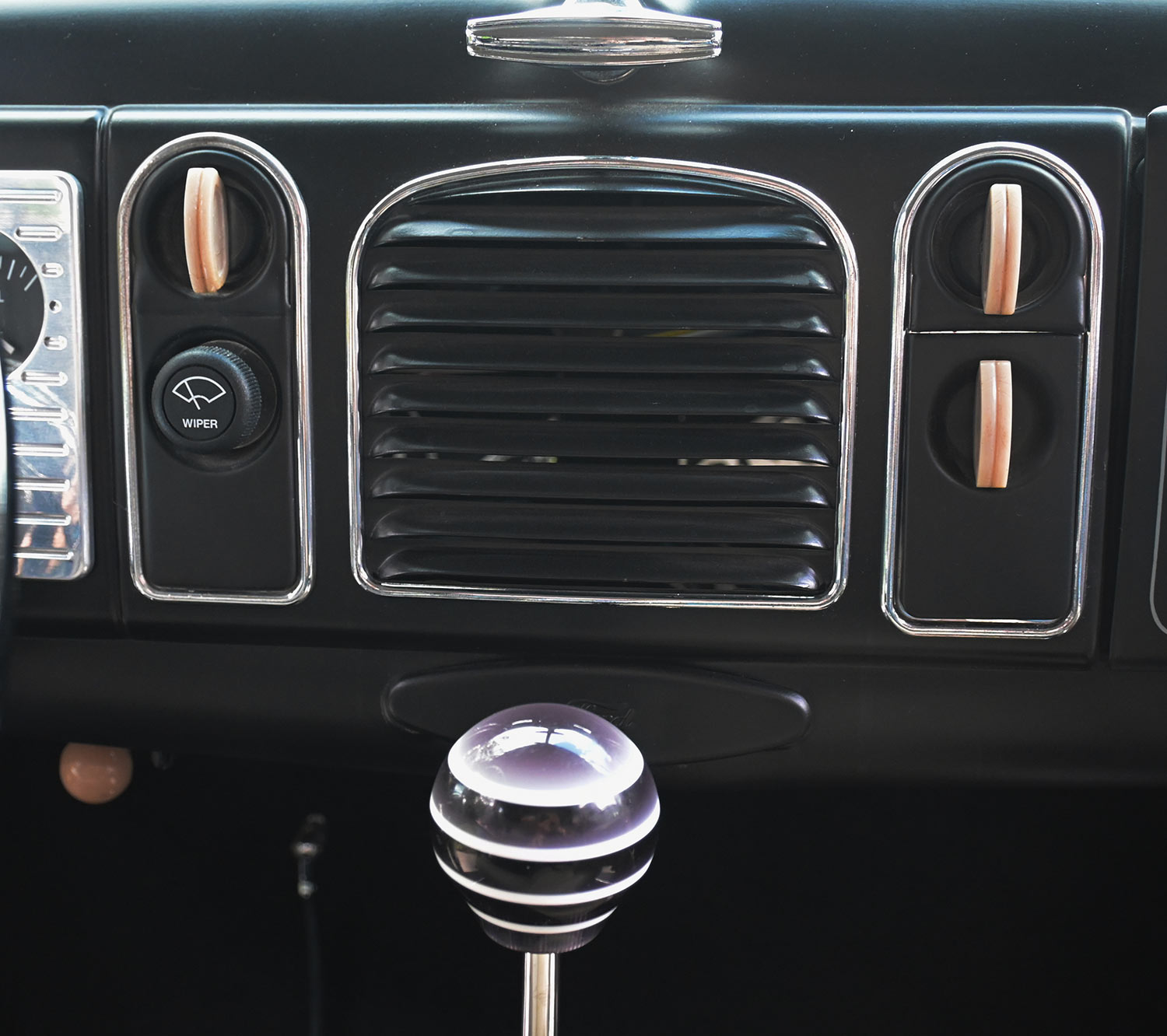 the ’38 Ford Standard Coupe's dashboard vents and gear stick knob
