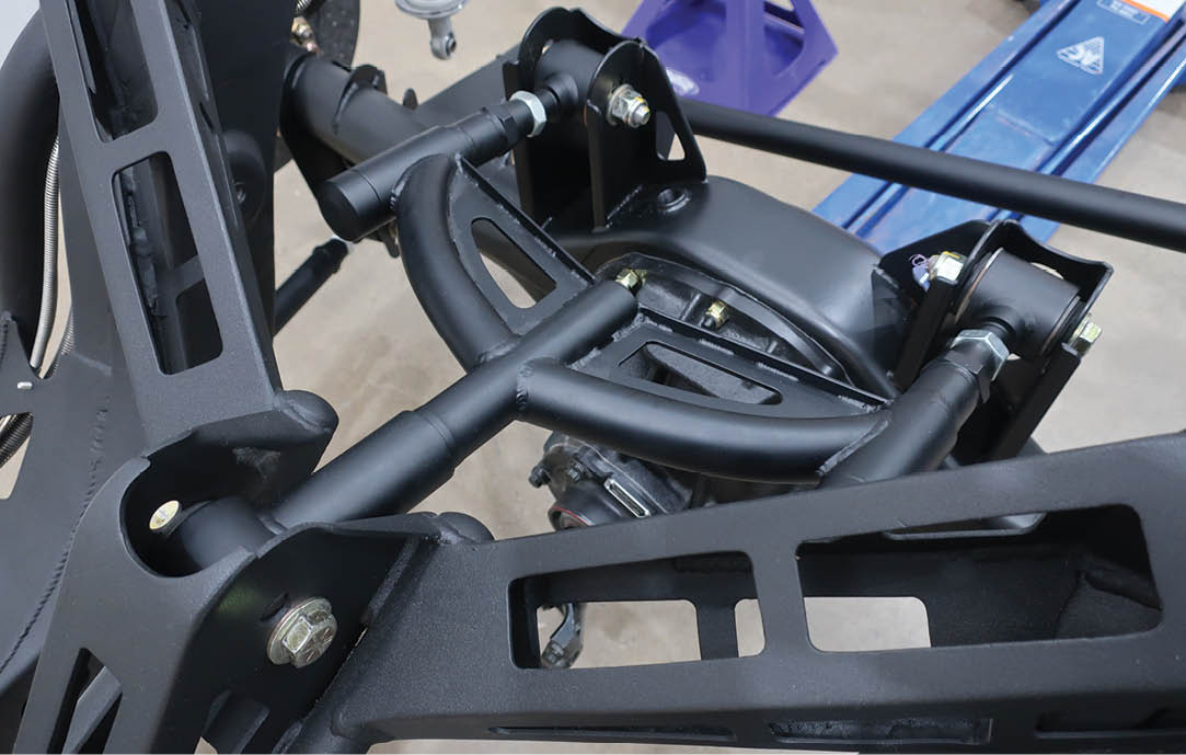 Here is the three-point wing installed in the chassis. The DSE Swivel Link Technology allows just enough movement to prevent any unwanted binding as the rear axle travels over the uneven roads.