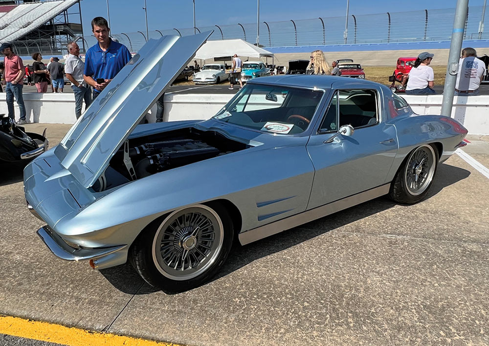 Metallic silver '63 split window Corvette