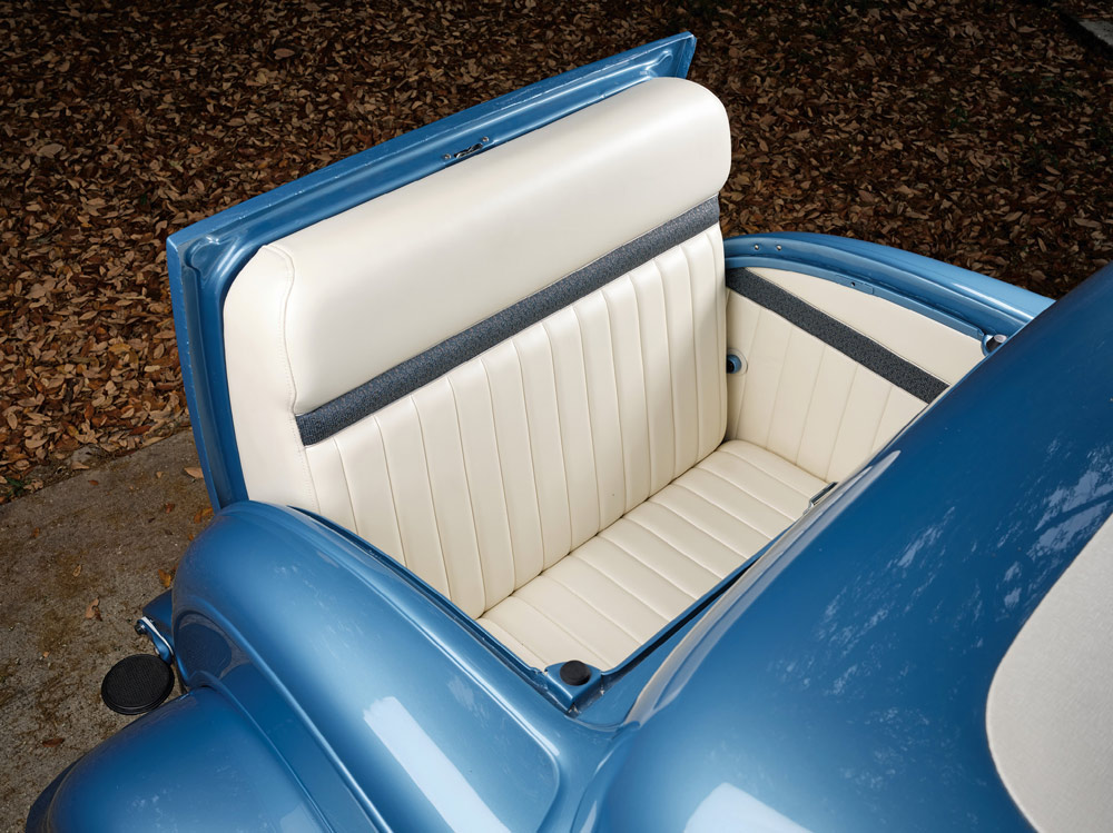 trunk and rear seating in a ’32 Ford