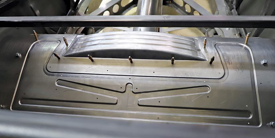 rear body floor panel