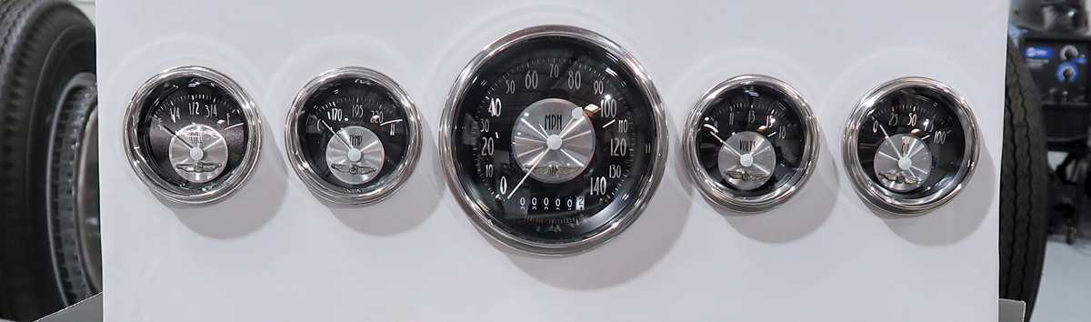 Classic Instruments All-<br />
American Tradition five-gauge set