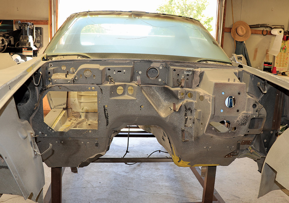 corvette body with hole in engine compartment 