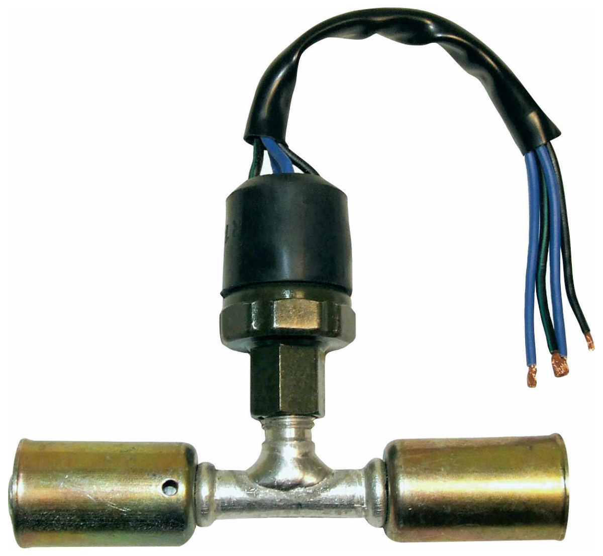 T-fitting with a pressure switch for monitoring and controlling refrigerant system pressure