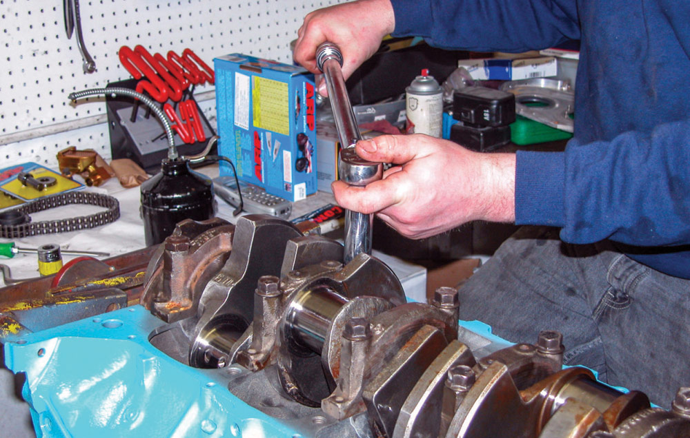 Crankshaft torqued in Pontiac 428 block, ARP fasteners used for bottom-end strength