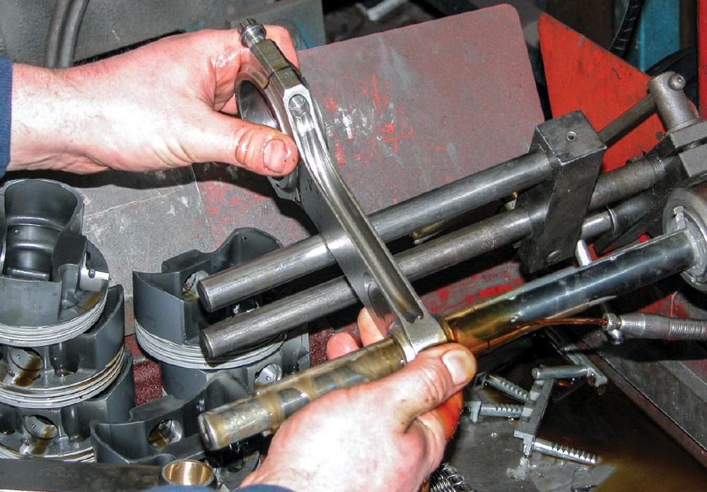 Pressing wrist pins into Pontiac 428 pistons using connecting rods for Tri-Power setup