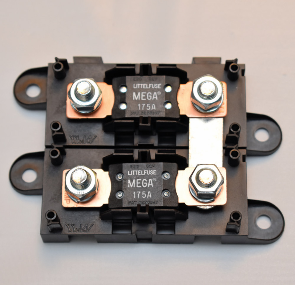 littelfuse 175 amp mega fuse dual mount block close-up view
